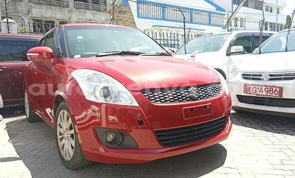 Oofamaa Suzuki Swift Red Makiinaa iti Mombasa keessatti Coastal Kenya keessatti