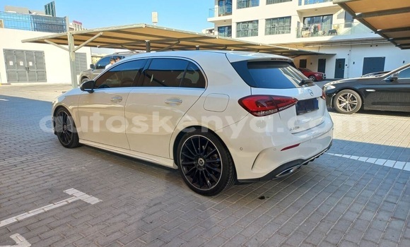 Oofamaa Mercedes-Benz A200 White Makiinaa iti Nairobi keessatti Nairobi keessatti Oofamaa Mercedes-Benz A200 White Makiinaa iti Nairobi keessatti Nairobi keessatti