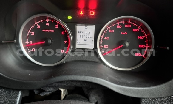 Oofamaa Subaru Impreza Silver Makiinaa iti Mombasa keessatti Coastal Kenya keessatti