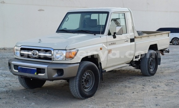 Oofamaa Toyota Land Cruiser White Makiinaa iti Nairobi keessatti Nairobi keessatti Oofamaa Toyota Land Cruiser White Makiinaa iti Nairobi keessatti Nairobi keessatti