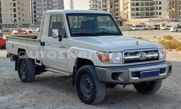 Buy Used Toyota Land Cruiser White Car in Nairobi in Nairobi Buy Used Toyota Land Cruiser White Car in Nairobi in Nairobi