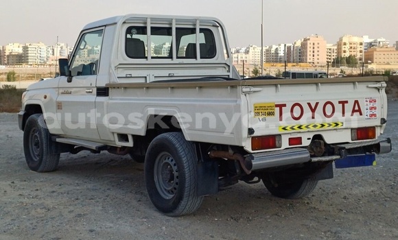 Buy Used Toyota Land Cruiser White Car in Nairobi in Nairobi Buy Used Toyota Land Cruiser White Car in Nairobi in Nairobi