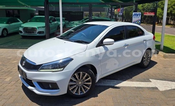 Oofamaa Suzuki Ciaz White Makiinaa iti Nairobi keessatti Nairobi keessatti Oofamaa Suzuki Ciaz White Makiinaa iti Nairobi keessatti Nairobi keessatti