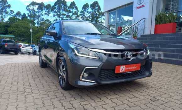 Oofamaa Toyota Starlet Blue Makiinaa iti Nairobi keessatti Nairobi keessatti