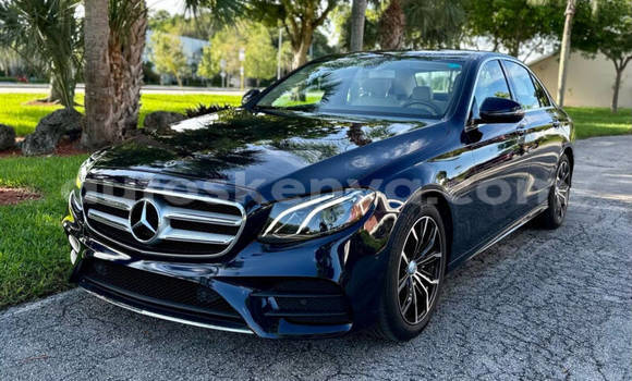 Oofamaa Mercedes-Benz E-Classe Blue Makiinaa iti Nairobi keessatti Nairobi keessatti Oofamaa Mercedes-Benz E-Classe Blue Makiinaa iti Nairobi keessatti Nairobi keessatti