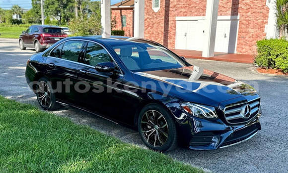 Oofamaa Mercedes-Benz E-Classe Blue Makiinaa iti Nairobi keessatti Nairobi keessatti Oofamaa Mercedes-Benz E-Classe Blue Makiinaa iti Nairobi keessatti Nairobi keessatti