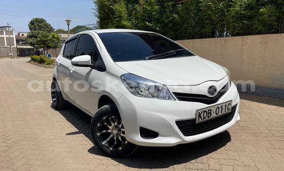 Nunua Ilio tumika Toyota Vitz Nyeupe Gari ndani ya Nairobi nchini Nairobi