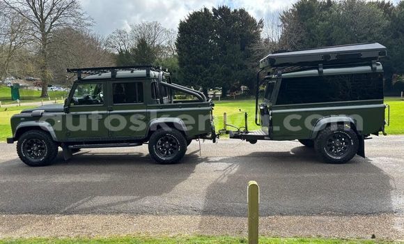 Nunua Ilio tumika Land Rover Defender Kijani Gari ndani ya Nairobi nchini Nairobi
