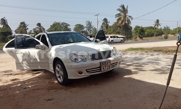 Buy Used Mercedes-Benz C180 coupe White Car in Malindi in Coast