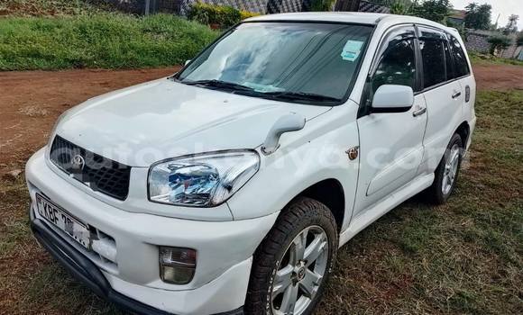 Oofamaa Mitsubishi Attrage White Makiinaa iti Nairobi keessatti Nairobi keessatti