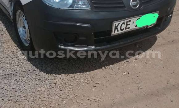 Oofamaa Nissan AD White Makiinaa iti Nairobi keessatti Nairobi keessatti