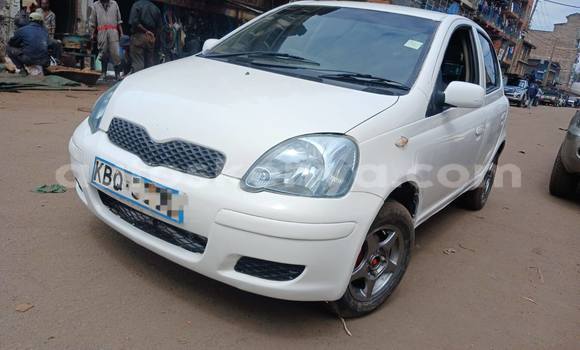 Oofamaa Toyota Vitz White Makiinaa iti Nairobi keessatti Nairobi keessatti Oofamaa Toyota Vitz White Makiinaa iti Nairobi keessatti Nairobi keessatti