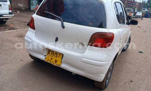 Oofamaa Toyota Vitz White Makiinaa iti Nairobi keessatti Nairobi keessatti Oofamaa Toyota Vitz White Makiinaa iti Nairobi keessatti Nairobi keessatti