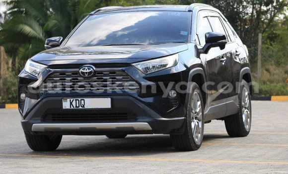 Oofamaa Toyota RAV4 Black Makiinaa iti Nairobi keessatti Nairobi keessatti