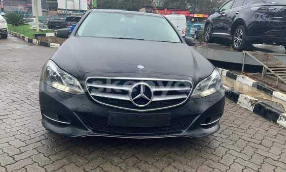 Oofamaa Mercedes-Benz E-Classe Black Makiinaa iti Nairobi keessatti Nairobi keessatti