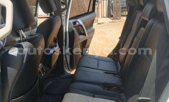 Nunua Ilio tumika Toyota Land Cruiser Nyeupe Gari ndani ya Nairobi nchini Nairobi Nunua Ilio tumika Toyota Land Cruiser Nyeupe Gari ndani ya Nairobi nchini Nairobi