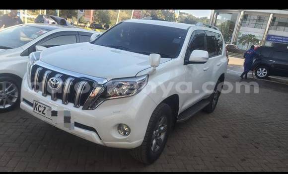 Nunua Ilio tumika Toyota Land Cruiser Nyeupe Gari ndani ya Nairobi nchini Nairobi Nunua Ilio tumika Toyota Land Cruiser Nyeupe Gari ndani ya Nairobi nchini Nairobi