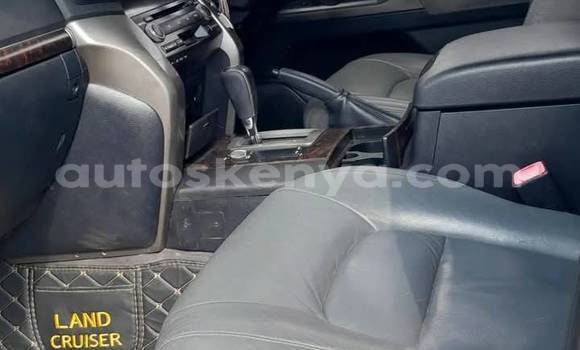 Nunua Ilio tumika Toyota Land Cruiser Nyeusi Gari ndani ya Nairobi nchini Nairobi Nunua Ilio tumika Toyota Land Cruiser Nyeusi Gari ndani ya Nairobi nchini Nairobi