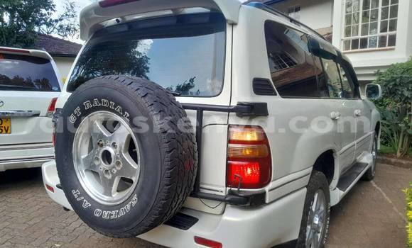 Nunua Ilio tumika Toyota Land Cruiser Nyeupe Gari ndani ya Nairobi nchini Nairobi Nunua Ilio tumika Toyota Land Cruiser Nyeupe Gari ndani ya Nairobi nchini Nairobi