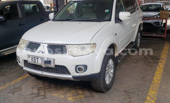 Nunua Ilio tumika Mitsubishi Pajero Nyeupe Gari ndani ya Nairobi nchini Nairobi Nunua Ilio tumika Mitsubishi Pajero Nyeupe Gari ndani ya Nairobi nchini Nairobi