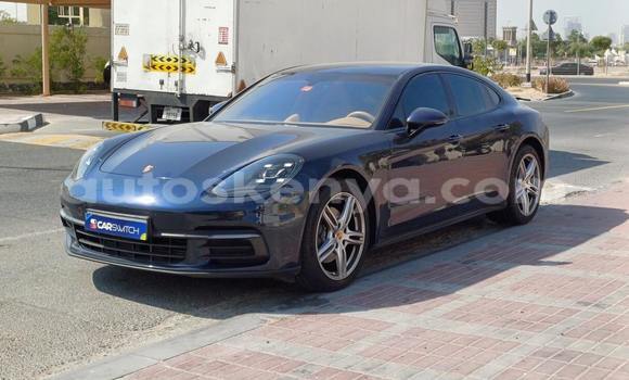 Oofamaa Porsche Panamera Blue Makiinaa iti Nairobi keessatti Nairobi keessatti