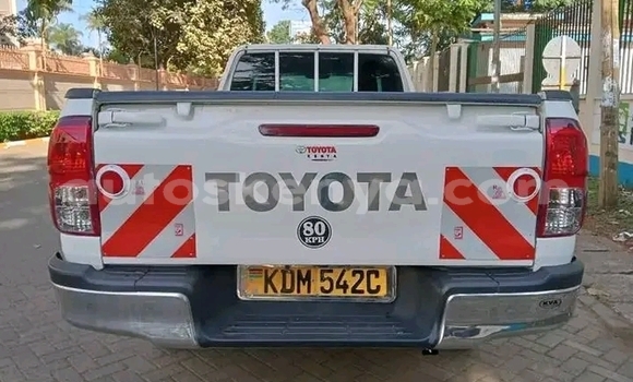 Buy Used Toyota Hilux White Car in Bute in Northeast Kenya Buy Used Toyota Hilux White Car in Bute in Northeast Kenya