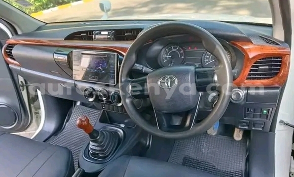 Buy Used Toyota Hilux White Car in Bute in Northeast Kenya Buy Used Toyota Hilux White Car in Bute in Northeast Kenya