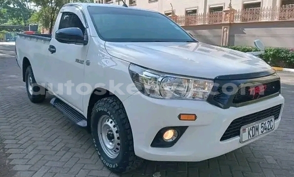 Buy Used Toyota Hilux White Car in Bute in Northeast Kenya Buy Used Toyota Hilux White Car in Bute in Northeast Kenya