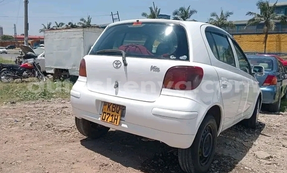 Buy Used Toyota Vitz White Car in Garsen in Coast