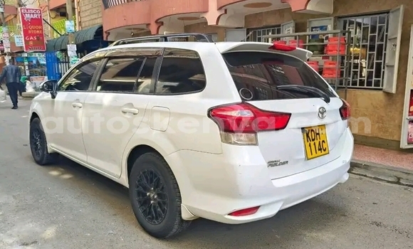 Nunua Ilio tumika Toyota Fielder Nyeupe Gari ndani ya Bute nchini Kaskazini Mashariki mwa Kenya