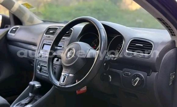 Oofamaa Volkswagen Golf Black Makiinaa iti Bute keessatti Northeast Kenya keessatti