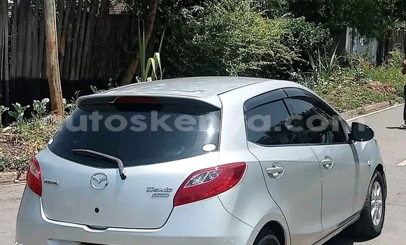 Nunua Ilio tumika Mazda Demio Nyeupe Gari ndani ya Changamwe nchini Pwani