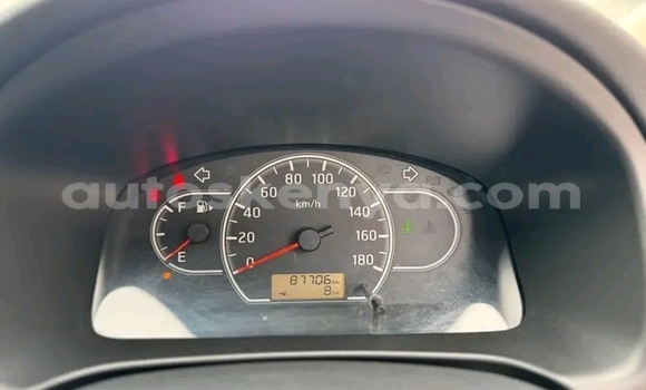 Oofamaa Nissan AD White Makiinaa iti Changamwe keessatti Coast keessatti