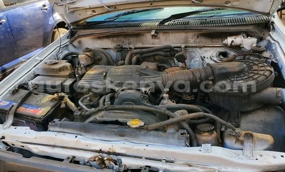 Nunua Ilio tumika Toyota Hilux Nyingine Gari ndani ya Changamwe nchini Pwani