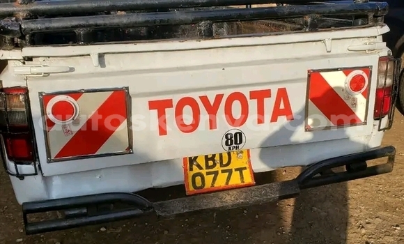 Oofamaa Toyota Hilux Other Makiinaa iti Changamwe keessatti Coast keessatti Oofamaa Toyota Hilux Other Makiinaa iti Changamwe keessatti Coast keessatti