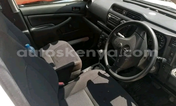 Oofamaa Toyota Probox White Makiinaa iti Bute keessatti Northeast Kenya keessatti