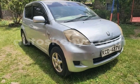 Oofamaa Toyota Passo White Makiinaa iti Changamwe keessatti Coast keessatti
