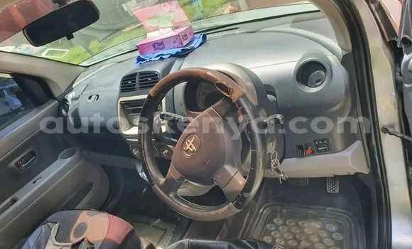 Oofamaa Toyota Passo White Makiinaa iti Changamwe keessatti Coast keessatti Oofamaa Toyota Passo White Makiinaa iti Changamwe keessatti Coast keessatti