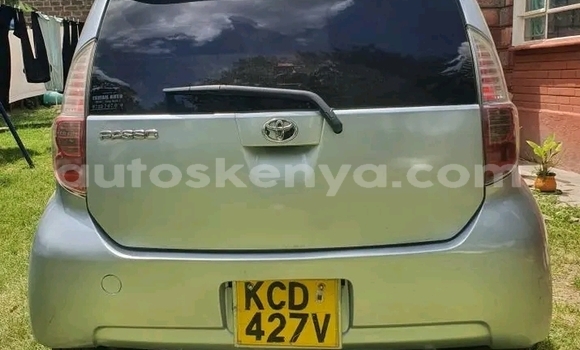 Oofamaa Toyota Passo White Makiinaa iti Changamwe keessatti Coast keessatti Oofamaa Toyota Passo White Makiinaa iti Changamwe keessatti Coast keessatti