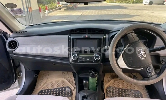 Oofamaa Toyota Axio White Makiinaa iti Changamwe keessatti Coast keessatti Oofamaa Toyota Axio White Makiinaa iti Changamwe keessatti Coast keessatti