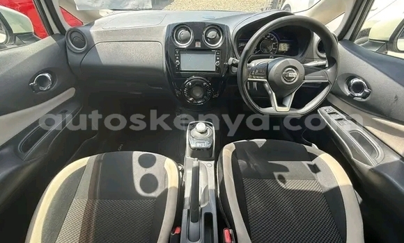 Oofamaa Nissan Note White Makiinaa iti Bute keessatti Northeast Kenya keessatti Oofamaa Nissan Note White Makiinaa iti Bute keessatti Northeast Kenya keessatti