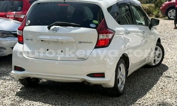 Oofamaa Nissan Note White Makiinaa iti Bute keessatti Northeast Kenya keessatti Oofamaa Nissan Note White Makiinaa iti Bute keessatti Northeast Kenya keessatti