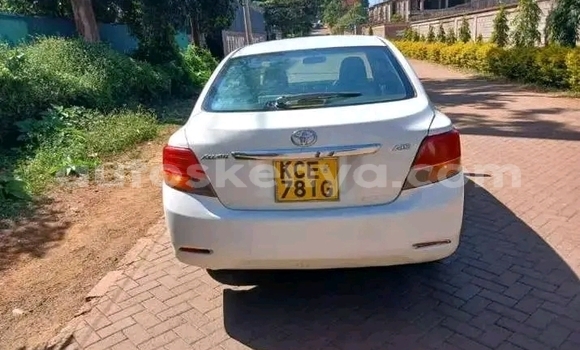 Oofamaa Toyota Allion White Makiinaa iti Bute keessatti Northeast Kenya keessatti Oofamaa Toyota Allion White Makiinaa iti Bute keessatti Northeast Kenya keessatti