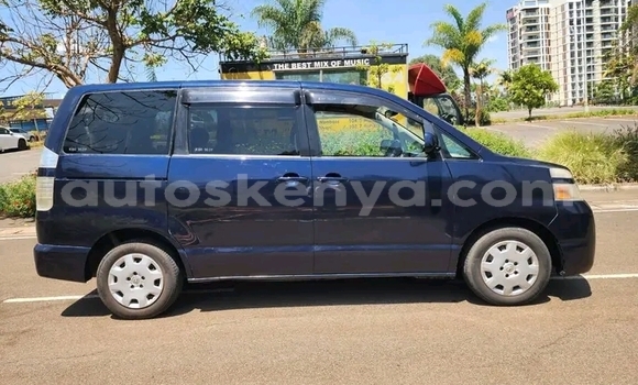 Oofamaa Toyota Voxy Other Makiinaa iti Bute keessatti Northeast Kenya keessatti