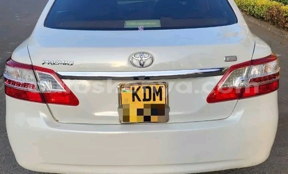 Oofamaa Toyota Premio White Makiinaa iti Bute keessatti Northeast Kenya keessatti Oofamaa Toyota Premio White Makiinaa iti Bute keessatti Northeast Kenya keessatti