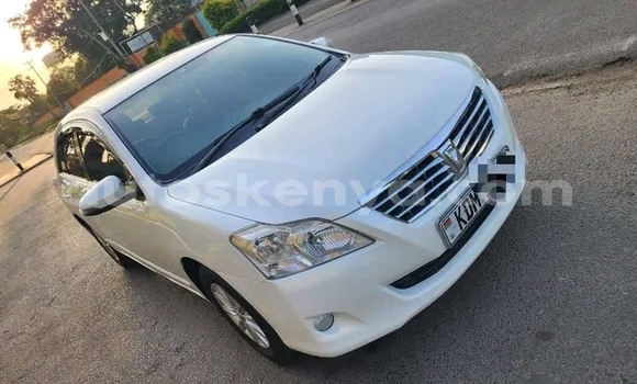 Oofamaa Toyota Premio White Makiinaa iti Bute keessatti Northeast Kenya keessatti Oofamaa Toyota Premio White Makiinaa iti Bute keessatti Northeast Kenya keessatti