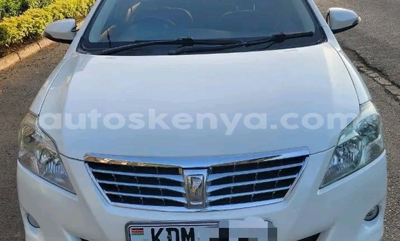 Oofamaa Toyota Premio White Makiinaa iti Bute keessatti Northeast Kenya keessatti Oofamaa Toyota Premio White Makiinaa iti Bute keessatti Northeast Kenya keessatti