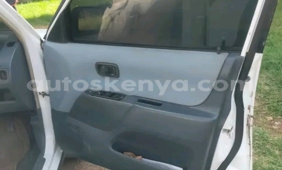 Oofamaa Toyota Duet White Makiinaa iti Bute keessatti Northeast Kenya keessatti Oofamaa Toyota Duet White Makiinaa iti Bute keessatti Northeast Kenya keessatti