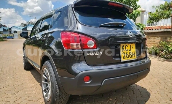 Oofamaa Nissan Dualis Black Makiinaa iti Bute keessatti Northeast Kenya keessatti Oofamaa Nissan Dualis Black Makiinaa iti Bute keessatti Northeast Kenya keessatti
