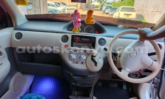 Buy Used Toyota Sienta White Car in Changamwe in Coast Buy Used Toyota Sienta White Car in Changamwe in Coast